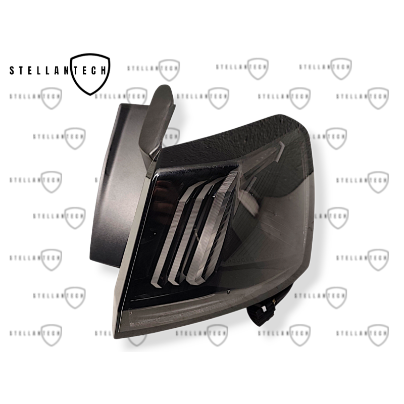 Peugeot 3008 II Lampa Prawa Tył Lift OE 9836231180